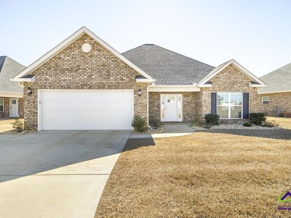 420 Lamplight Dr, Byron, GA 31008