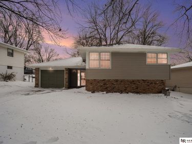 9551 Taylor Street, Omaha, NE 68134