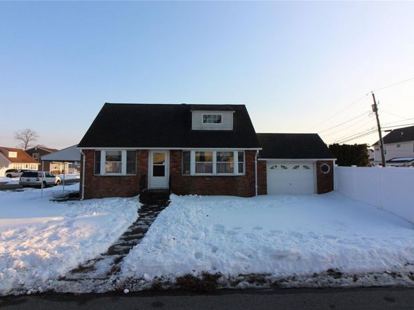 76 Vincent Road, Hicksville, NY 11801