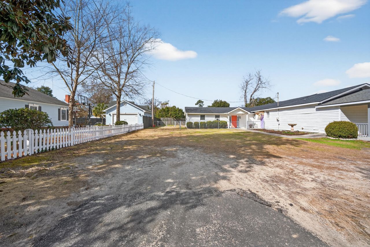 209 Metts Street Photo 6