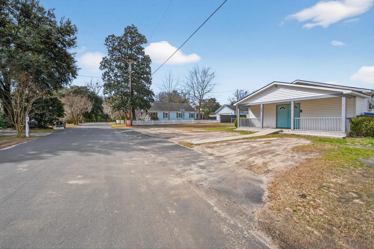 209 Metts Street Photo 8