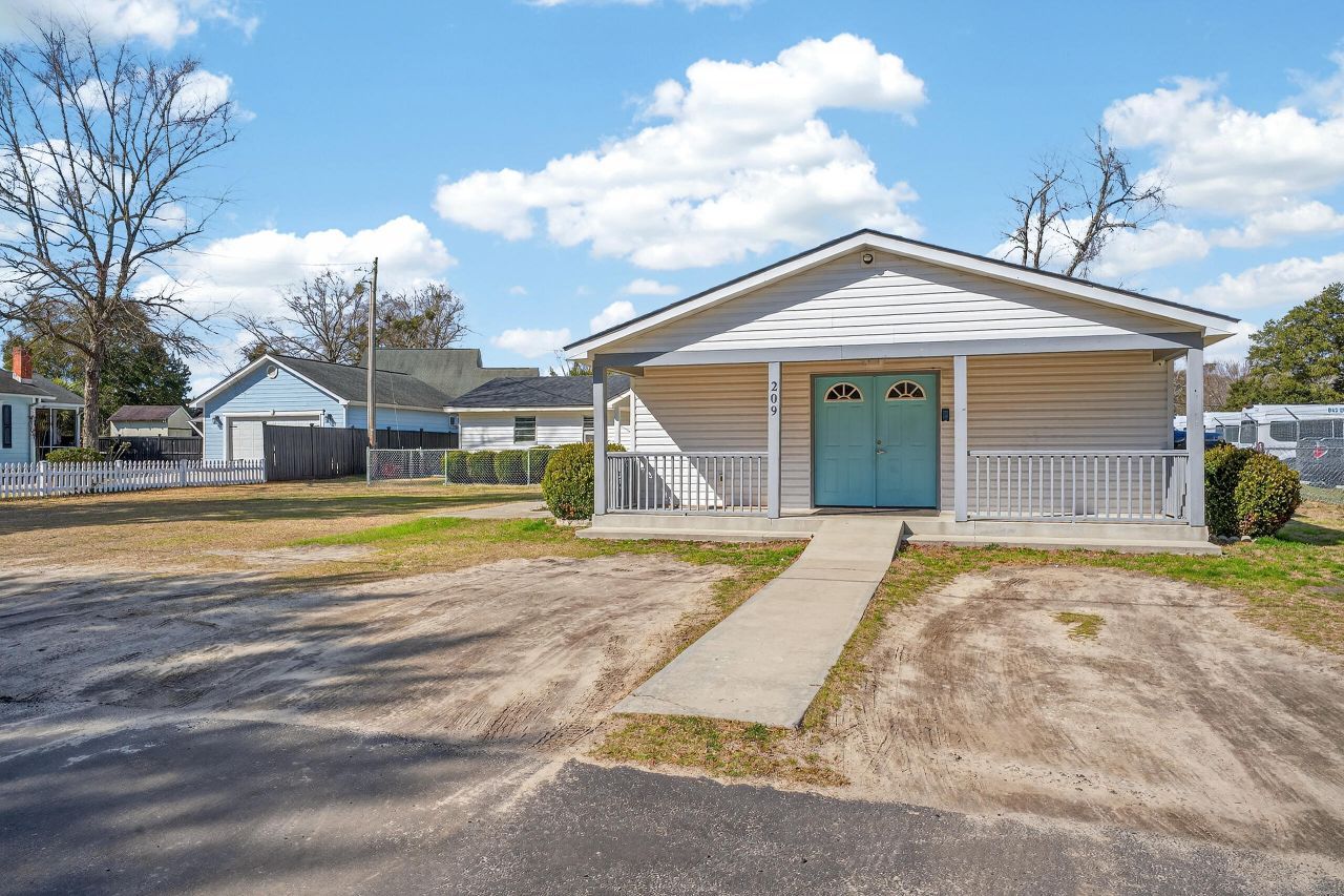 209 Metts Street Photo 9