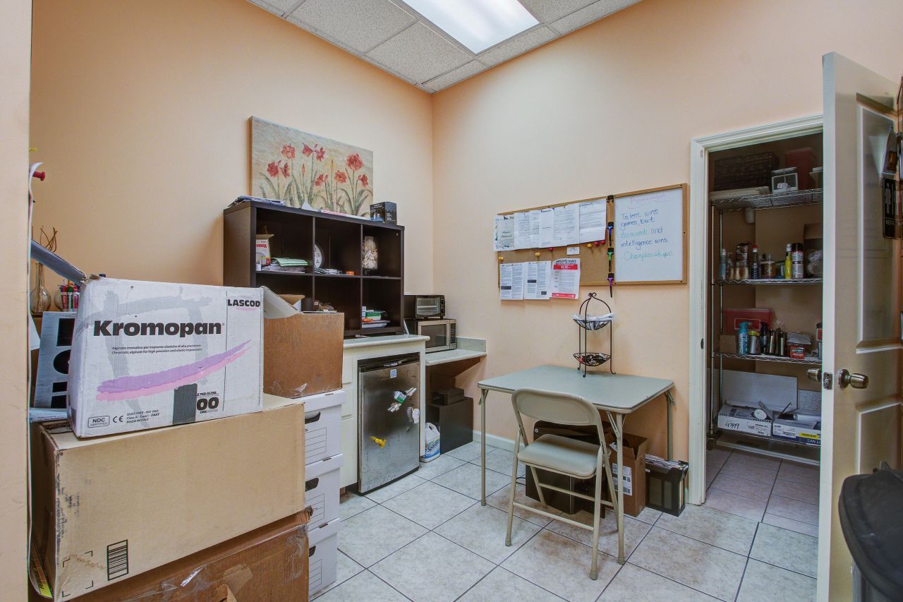 100 Omalley Drive  Photo 5