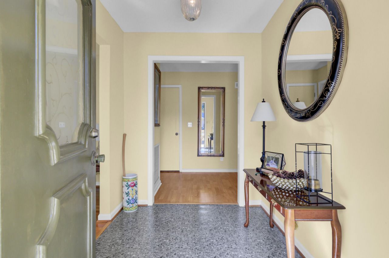 108 Ayers Circle Photo 4