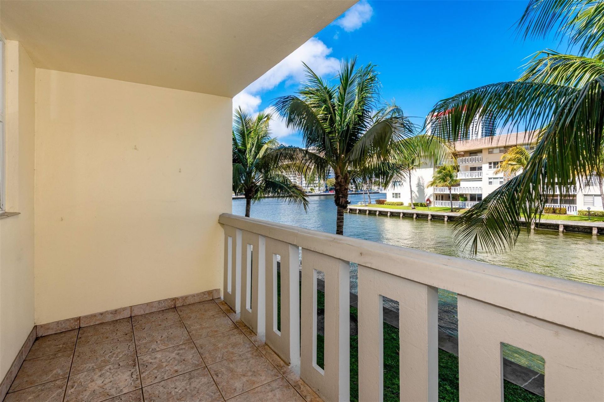 1891 S Ocean Drive, Unit 207, Hallandale Beach, FL 33009 Photo