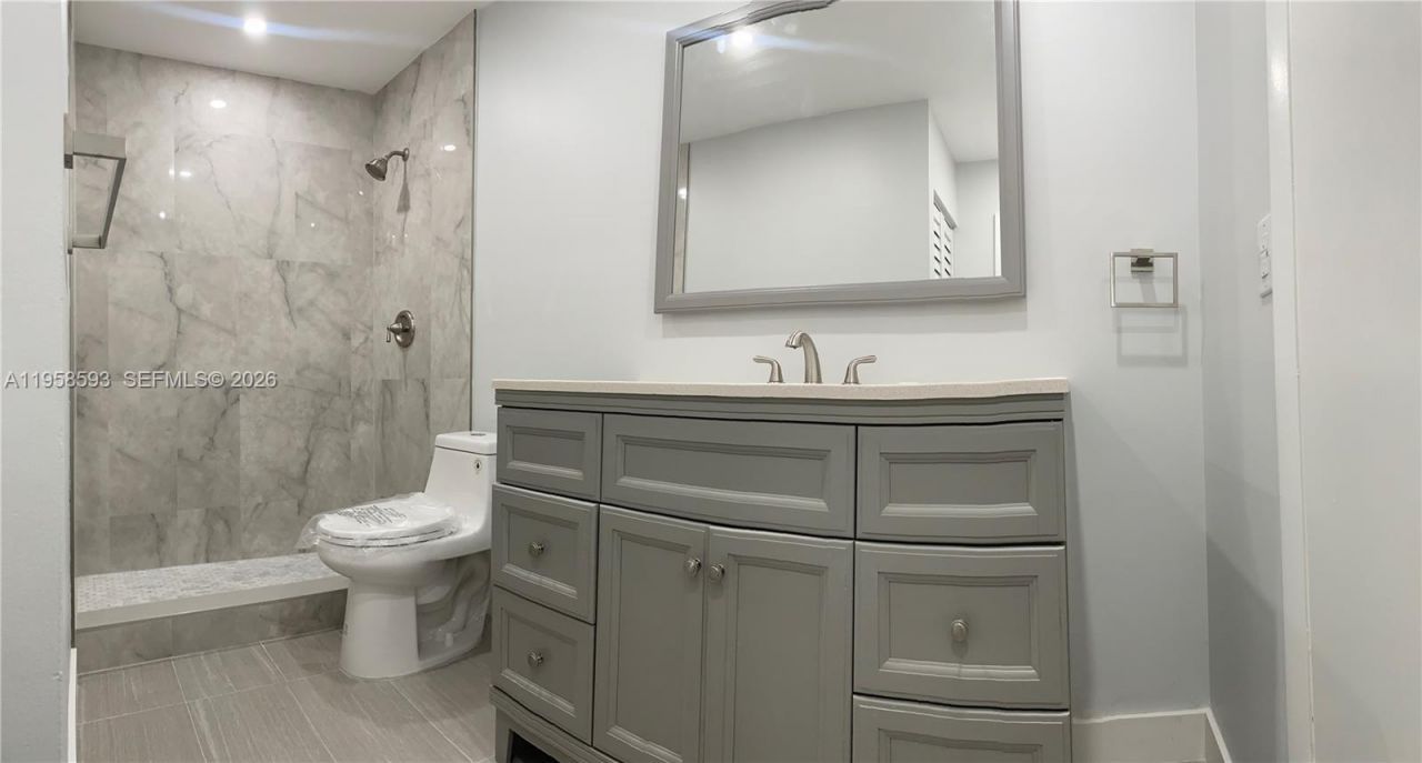 7175 NW 179th St, Unit 302, Hialeah, FL 33015 Photo