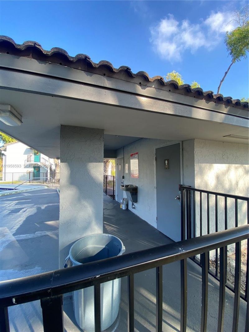7175 NW 179th St, Unit 302, Hialeah, FL 33015 Photo