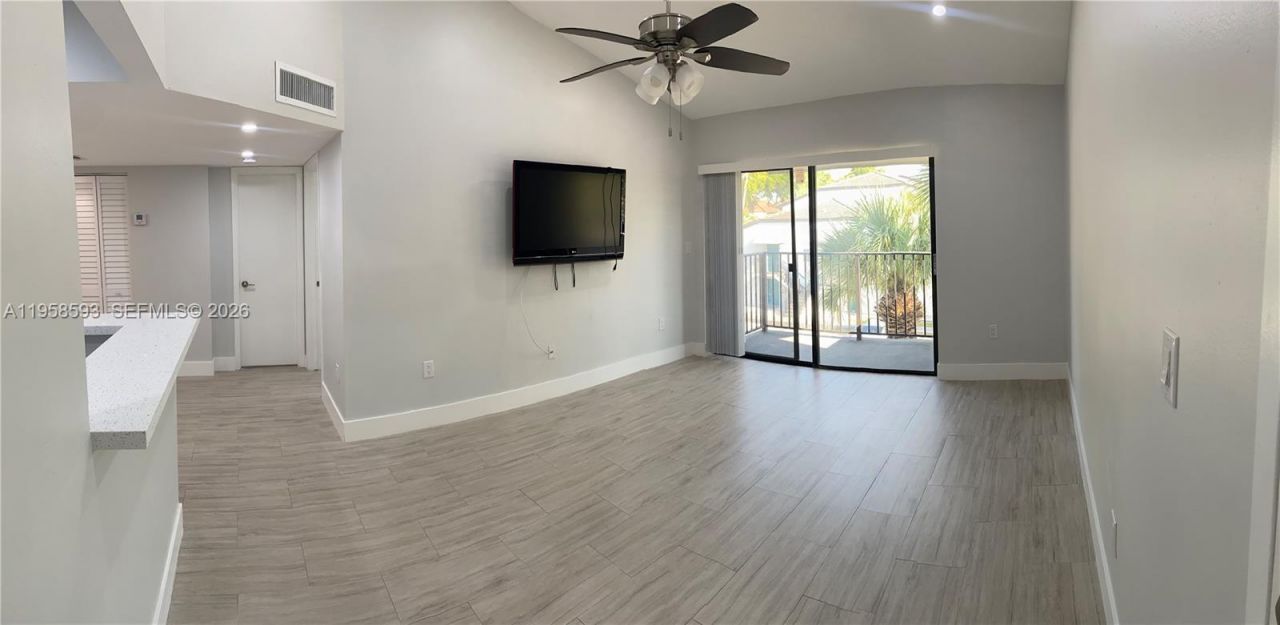 7175 NW 179th St, Unit 302, Hialeah, FL 33015 Photo