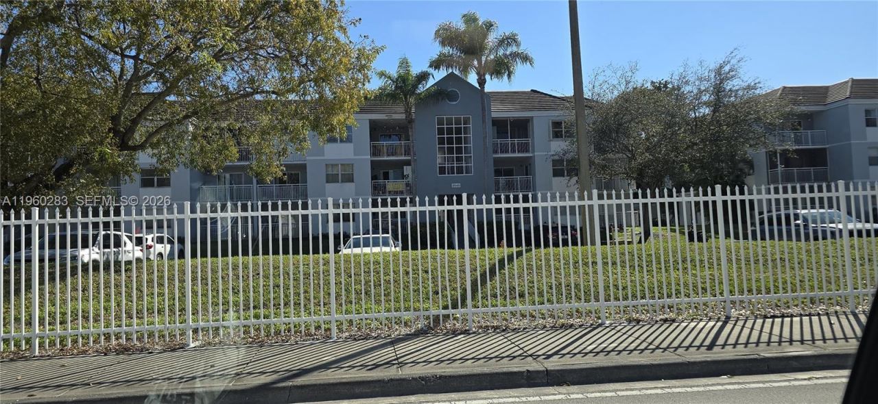 8540 SW 212th St, Unit 207, Cutler Bay, FL 33189 Photo