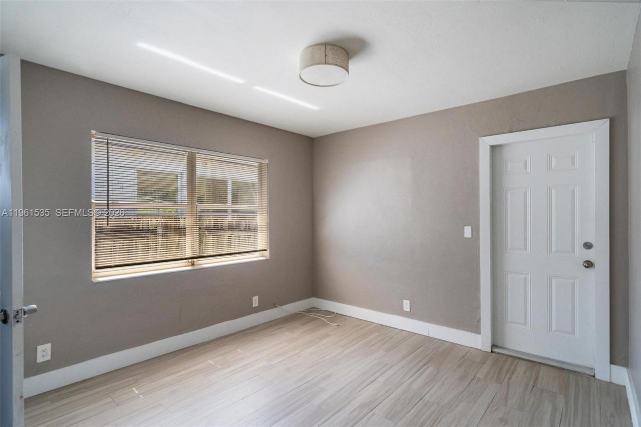 551 NE 67th St , Miami, FL 33138 Photo