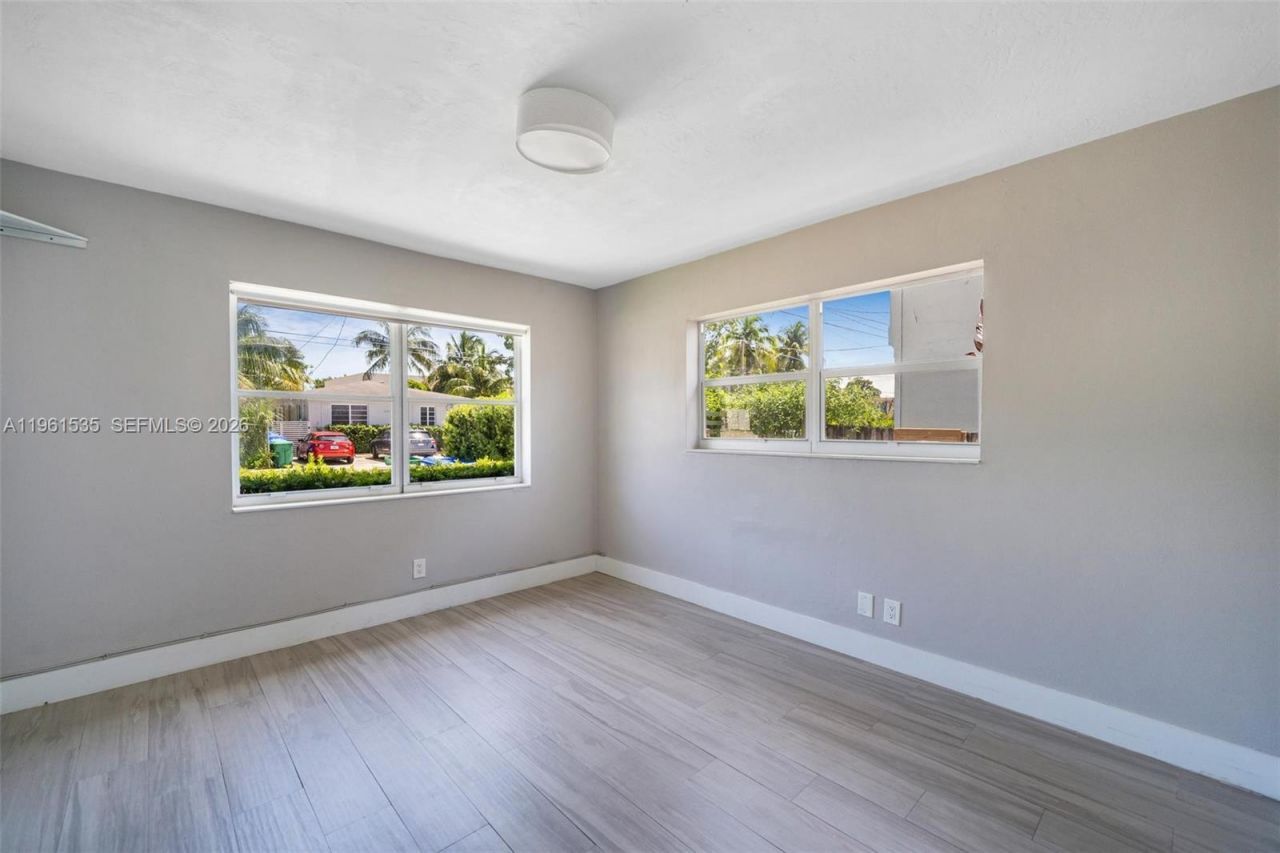 551 NE 67th St , Miami, FL 33138 Photo