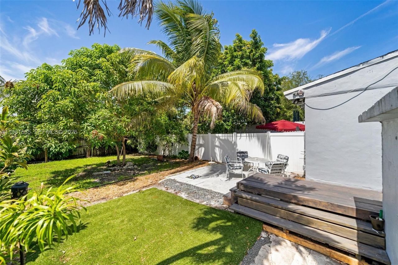 551 NE 67th St , Miami, FL 33138 Photo