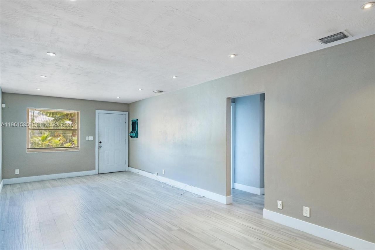 551 NE 67th St , Miami, FL 33138 Photo