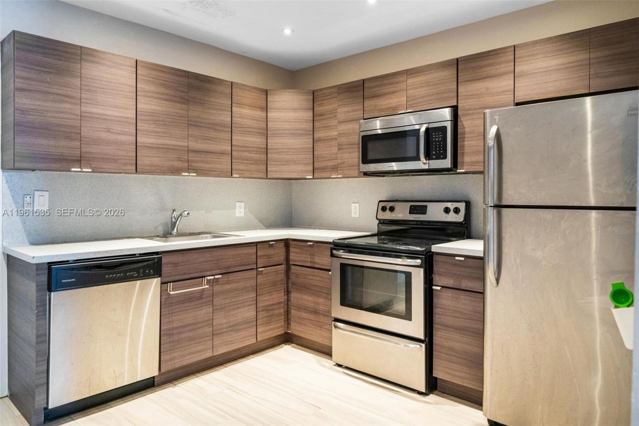 551 NE 67th St , Miami, FL 33138 Photo