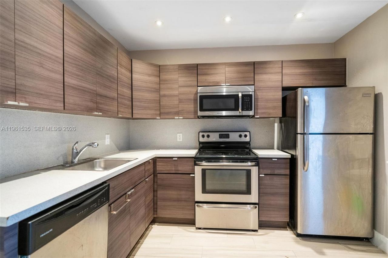 551 NE 67th St , Miami, FL 33138 Photo