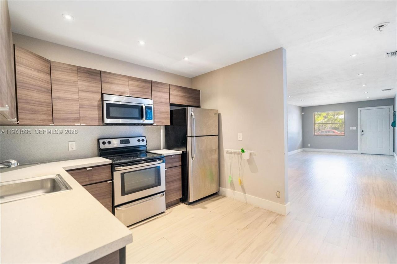 551 NE 67th St , Miami, FL 33138 Photo