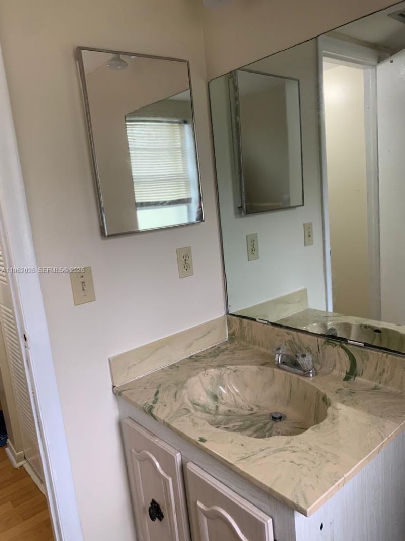 335 W Laurel Dr , Unit 1M, Margate, FL 33063 Photo
