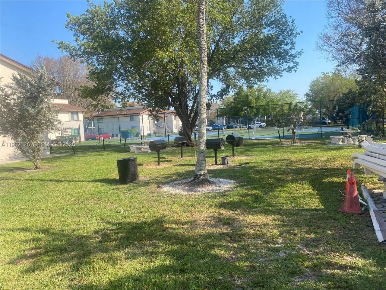 335 W Laurel Dr , Unit 1M, Margate, FL 33063 Photo