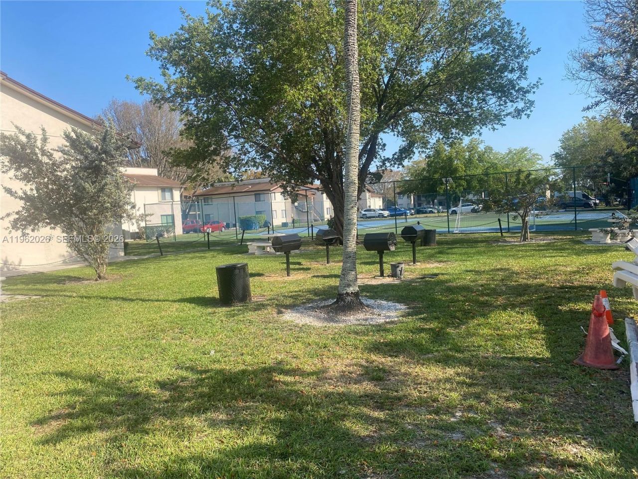 335 W Laurel Dr , Unit 1M, Margate, FL 33063 Photo