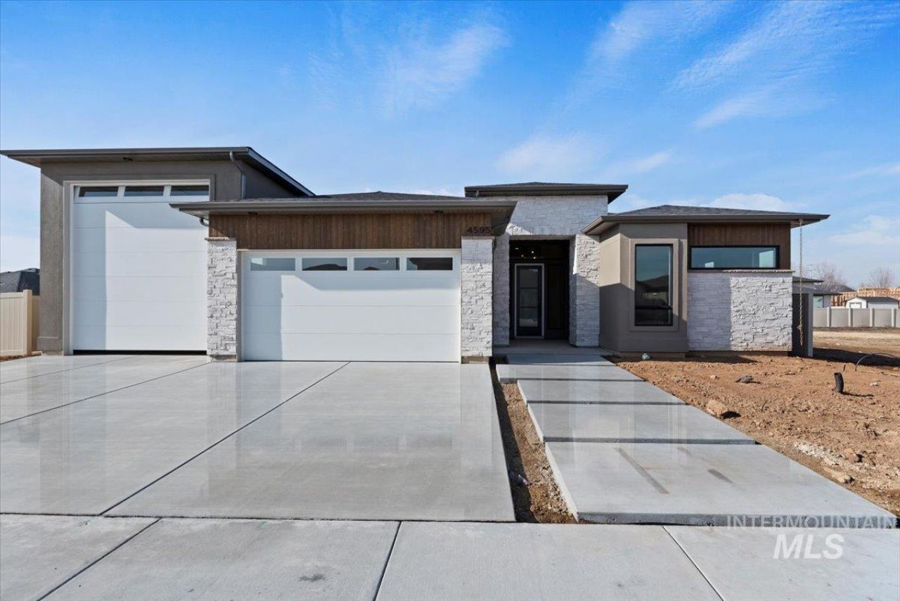 4595 N Arches Ave, Meridian, ID 83646 Main Photo