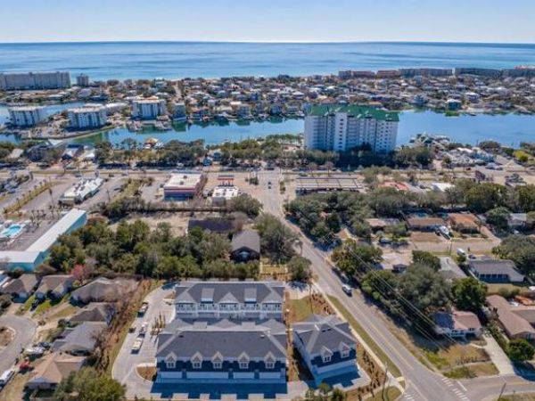 100 Beach Drive, Unit 11, Destin, FL 32541
