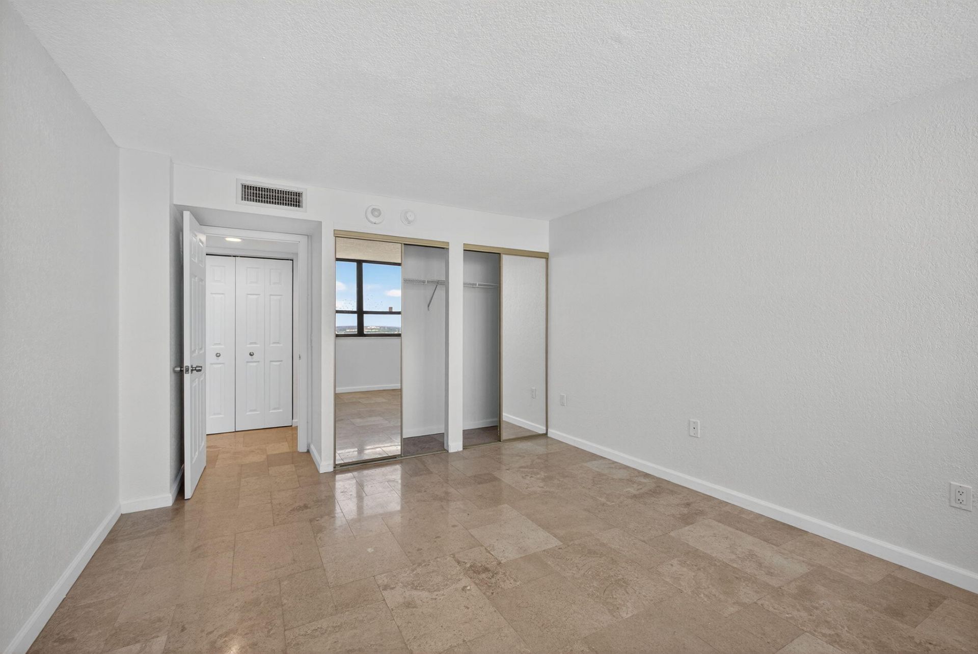 5600 N Flagler Drive, Unit 2703, West Palm Beach, FL 33407 Photo