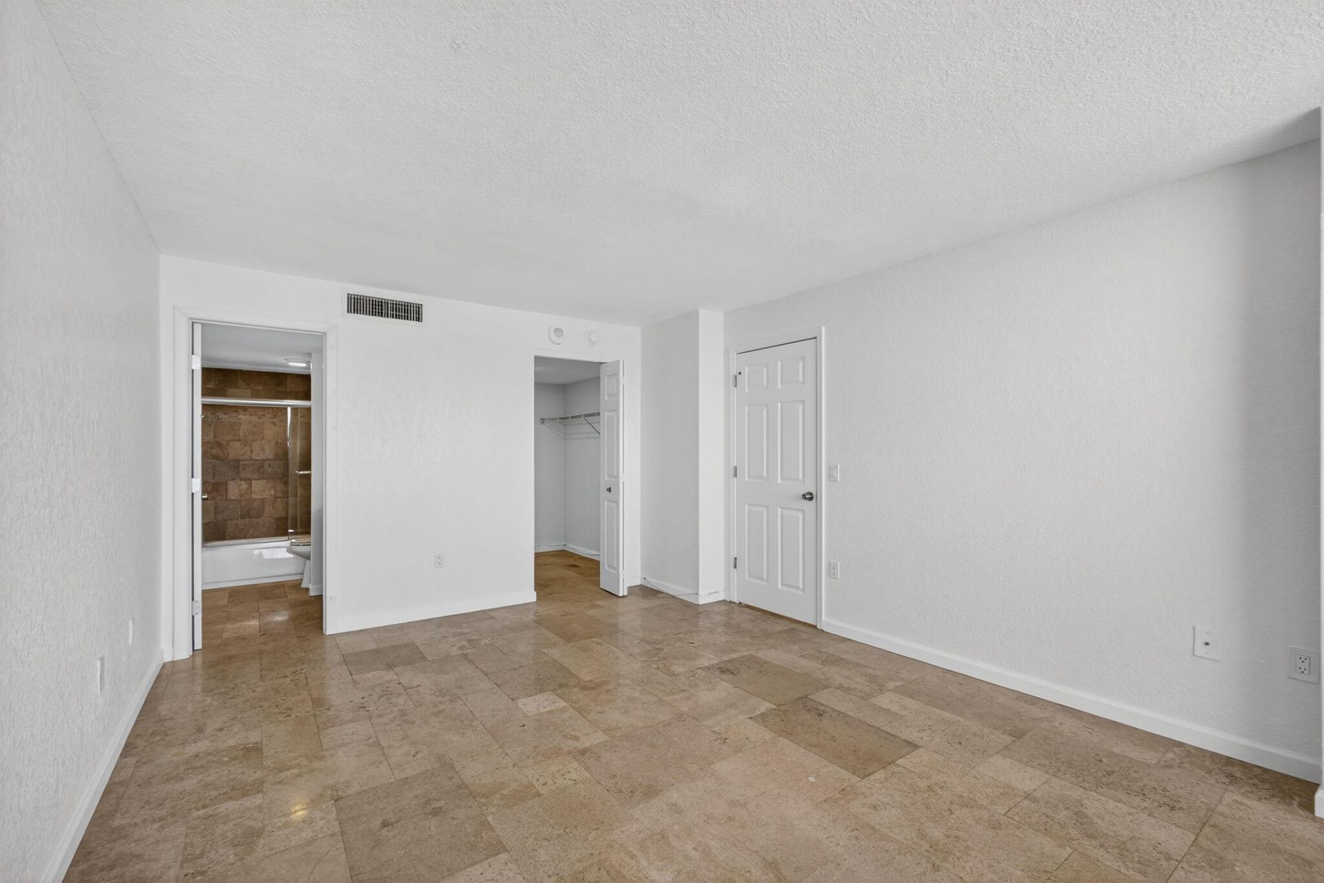5600 N Flagler Drive, Unit 2703, West Palm Beach, FL 33407 Photo