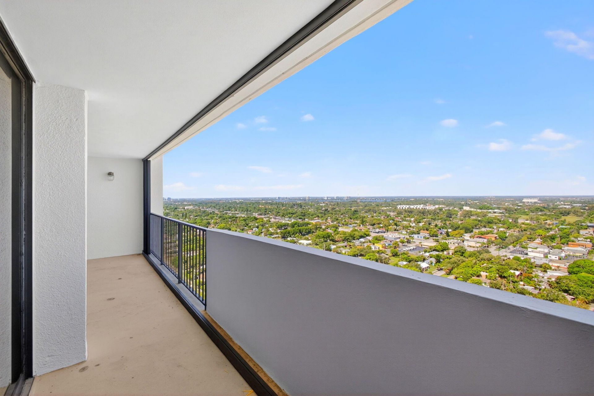 5600 N Flagler Drive, Unit 2703, West Palm Beach, FL 33407 Photo