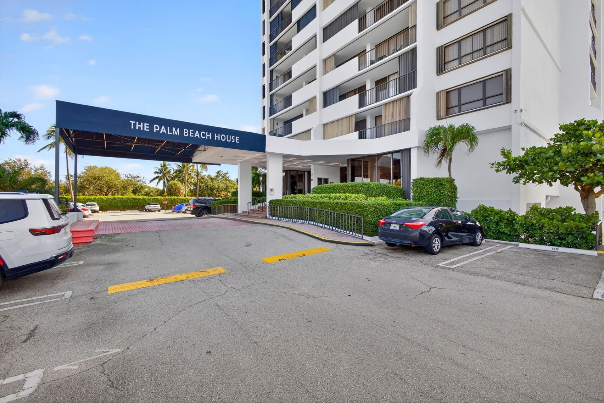 5600 N Flagler Drive, Unit 2703, West Palm Beach, FL 33407 Photo