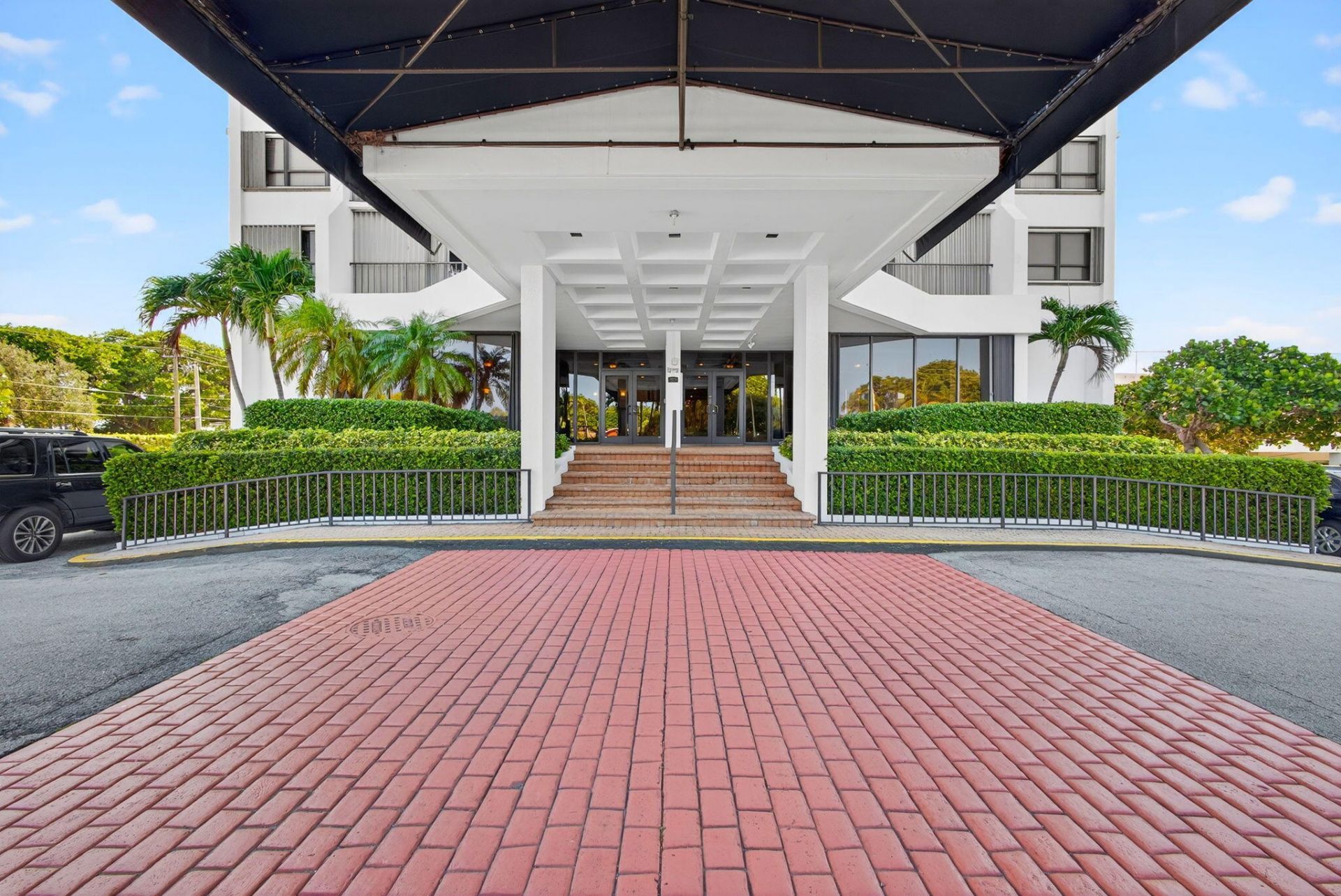 5600 N Flagler Drive, Unit 2703, West Palm Beach, FL 33407 Photo