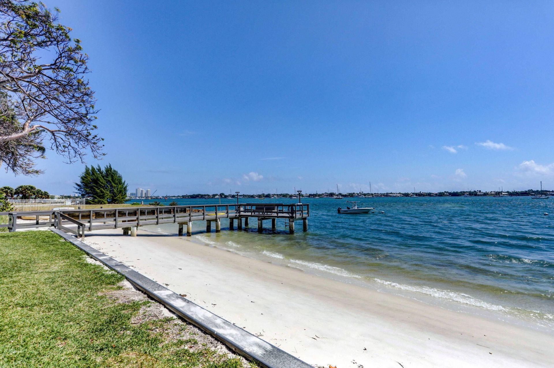 5600 N Flagler Drive, Unit 2703, West Palm Beach, FL 33407 Photo