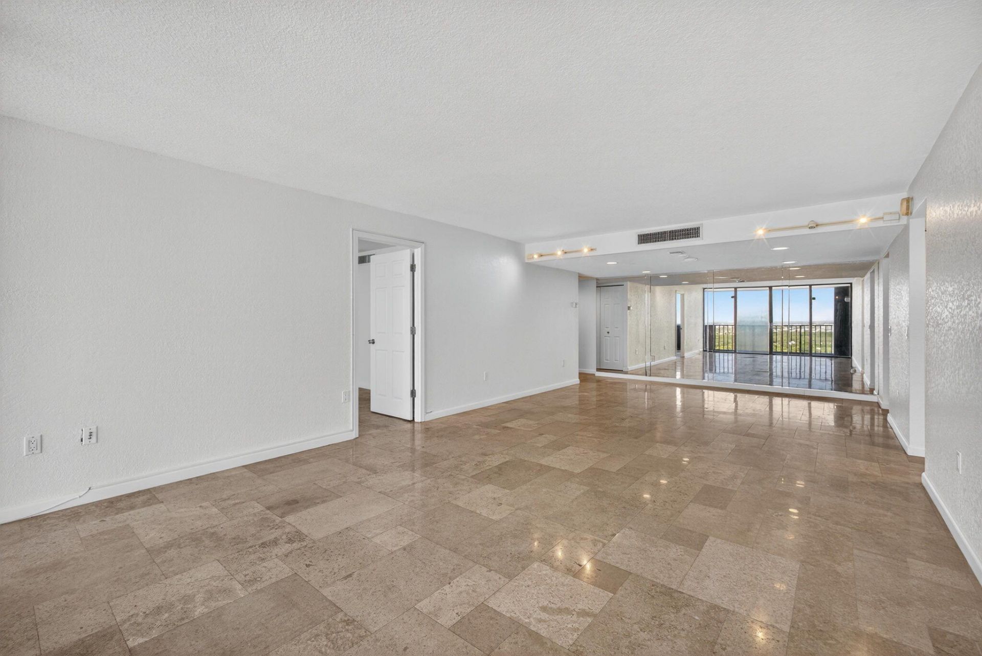 5600 N Flagler Drive, Unit 2703, West Palm Beach, FL 33407 Photo