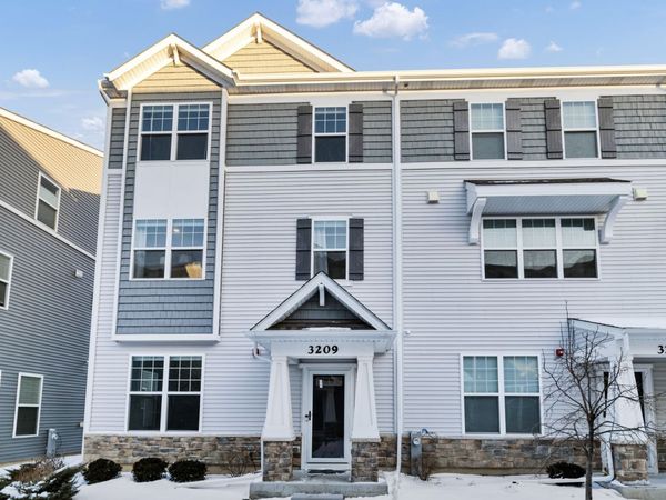 3209 Trillium Circle, Rolling Meadows, IL 60008