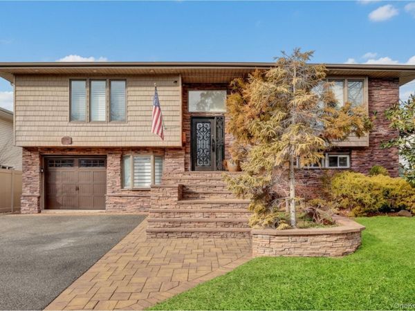 512 Links Drive E, Oceanside, NY 11572