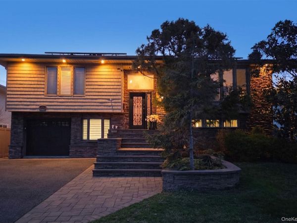 512 Links Drive E, Oceanside, NY 11572