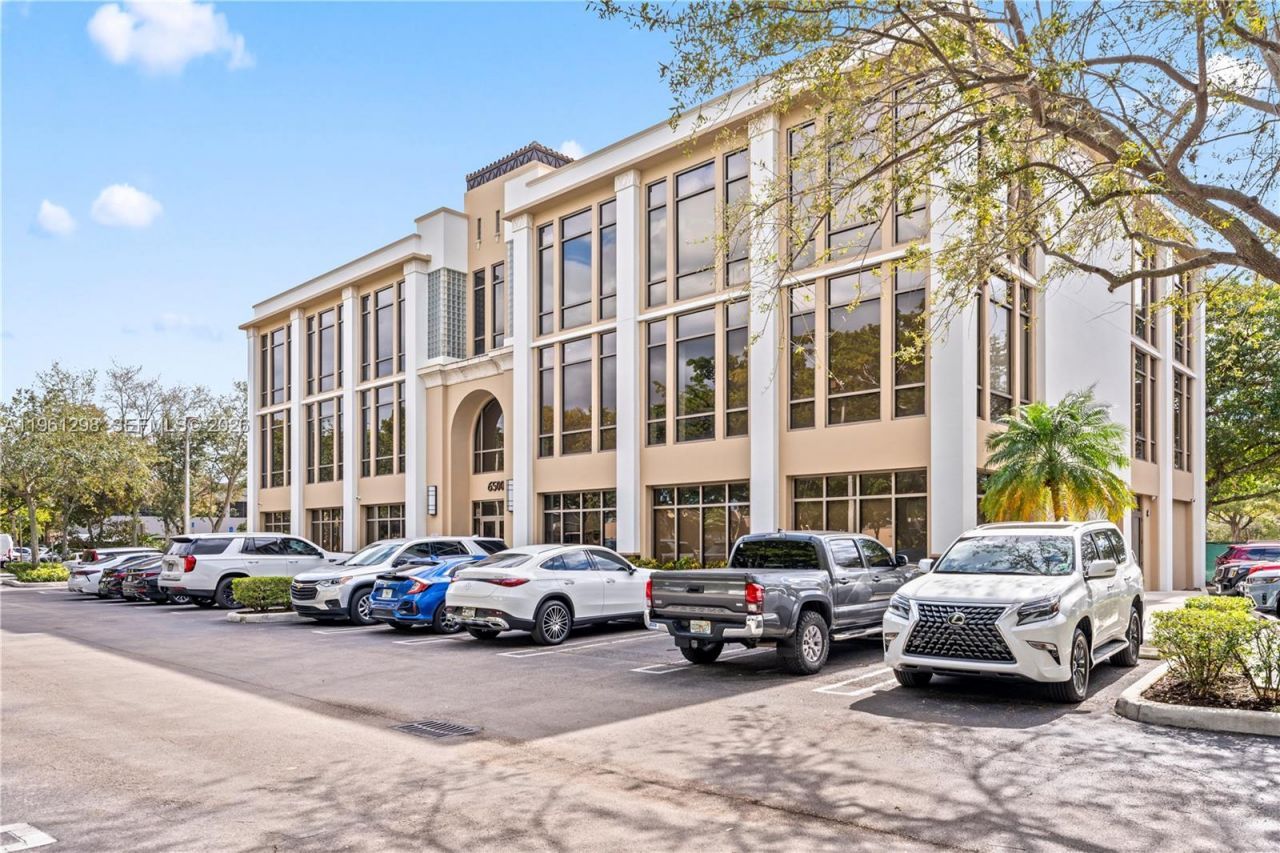 6500 Cow Pen Rd, Unit 201, Miami Lakes, FL 33014 Photo