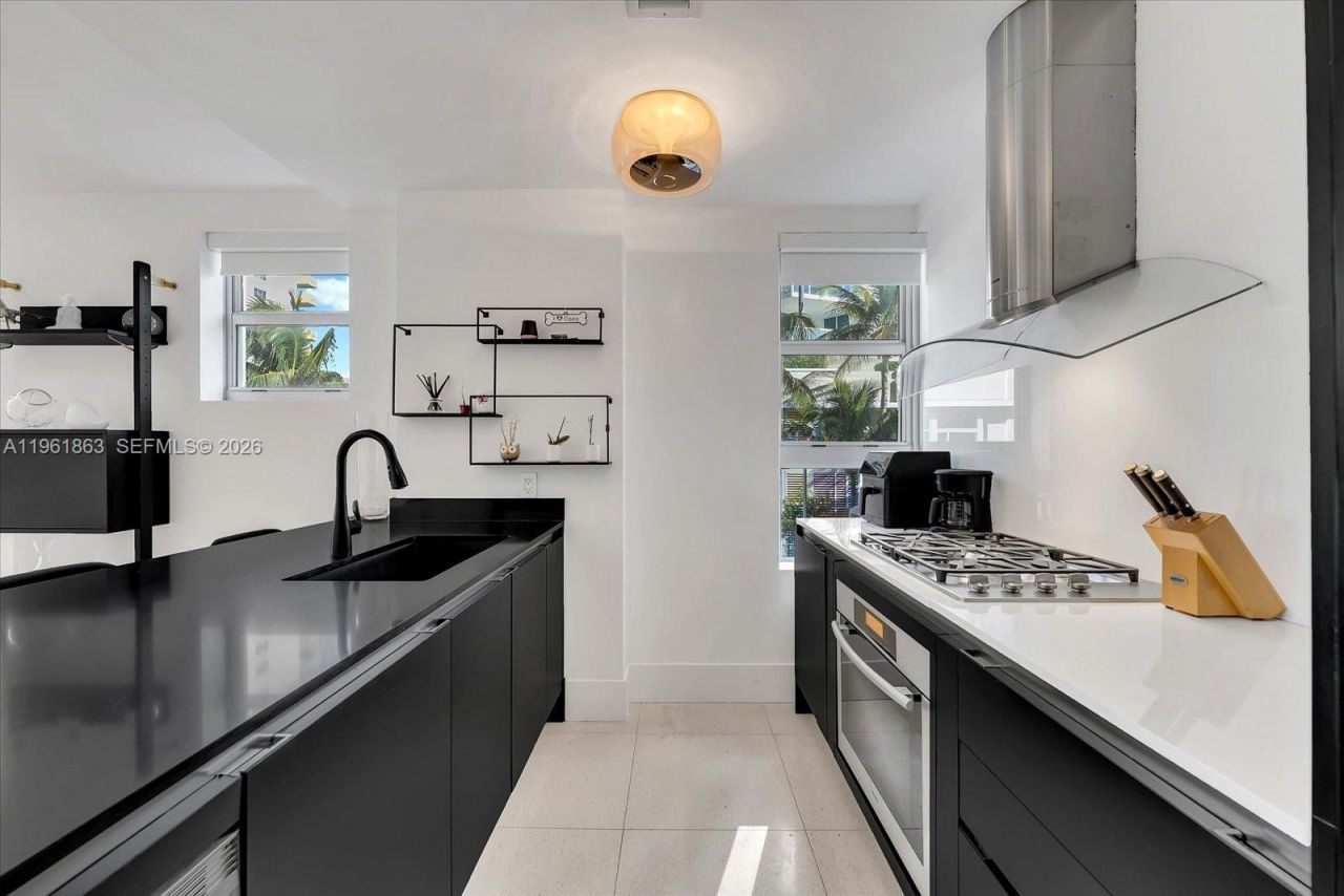 3739 Collins Ave, Unit N-207, Miami Beach, FL 33140 Photo