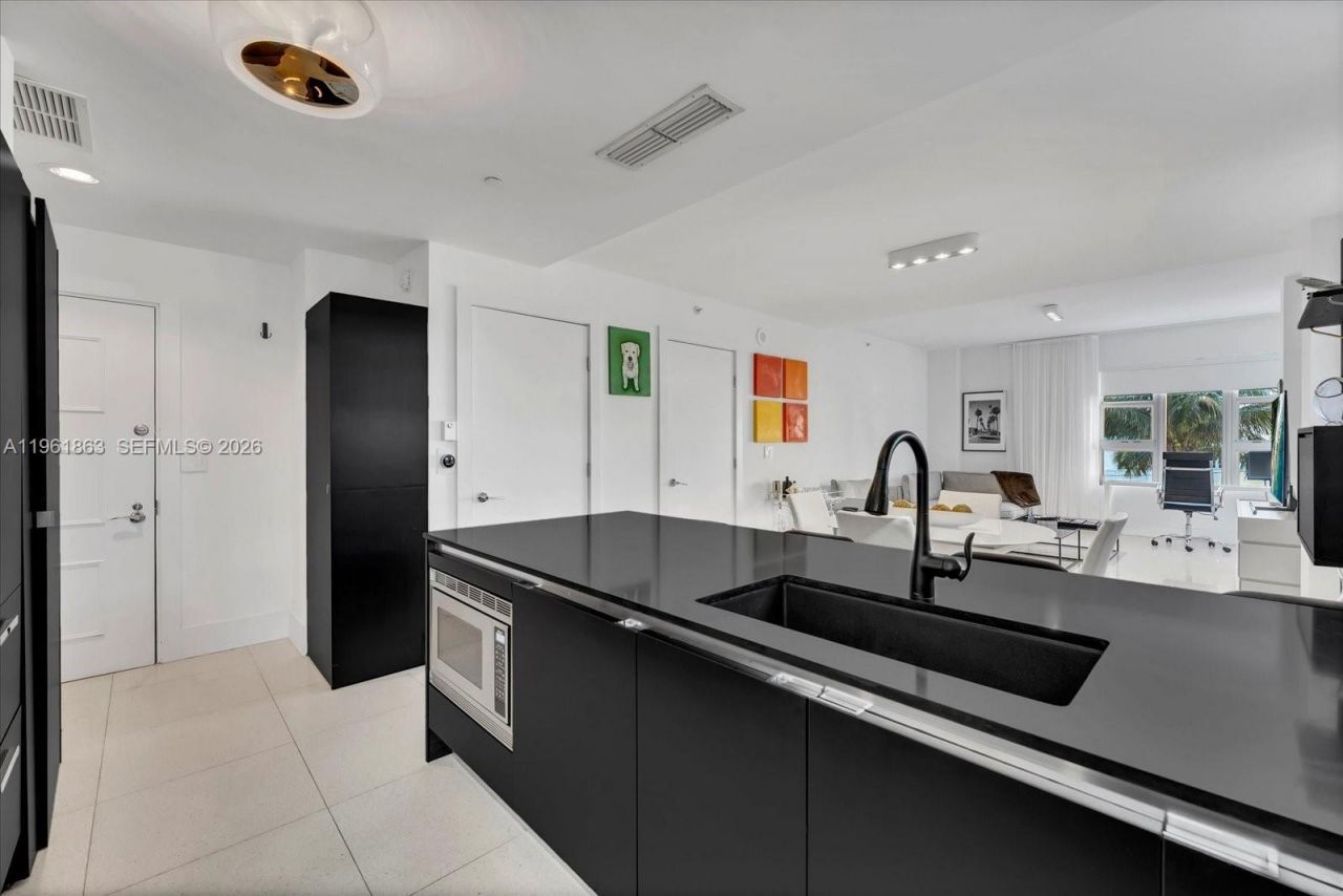 3739 Collins Ave, Unit N-207, Miami Beach, FL 33140 Photo