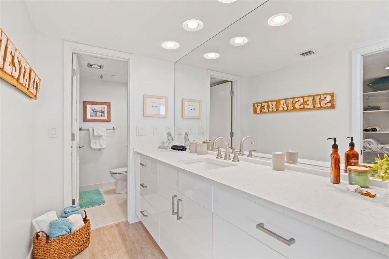 8600 Midnight Pass Road, Unit 301, Sarasota, FL 34242 Photo