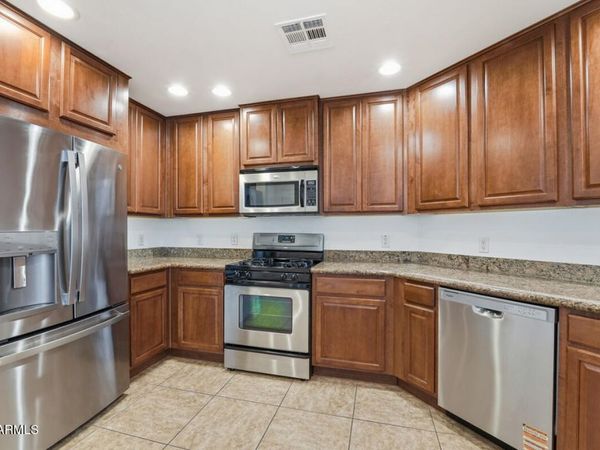 5450 E DEER VALLEY Drive, Unit 2210, Phoenix, AZ 85054