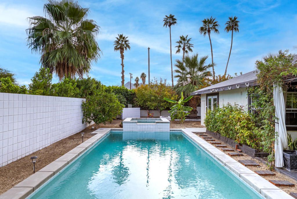 3882 E Sunny Dunes Road, Palm Springs, CA 92264 Main Photo