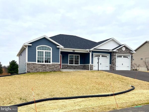 6195 MERION DRIVE, FAYETTEVILLE, PA 17222