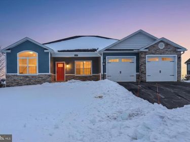 6195 MERION DRIVE, FAYETTEVILLE, PA 17222