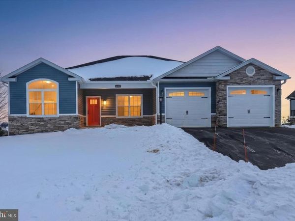 6195 MERION DRIVE, FAYETTEVILLE, PA 17222