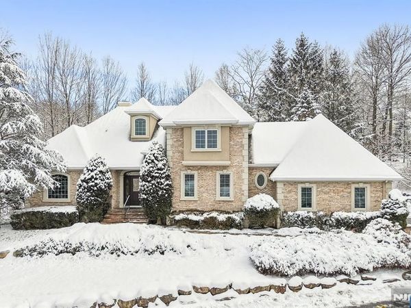 84 Walsh Drive, MAHWAH, NJ 07430