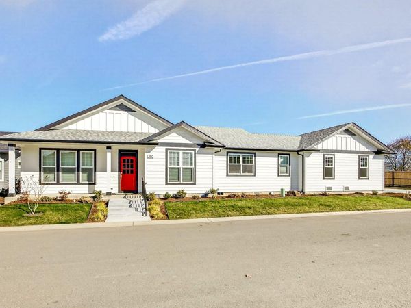 280 Oak Valley Drive, Talent, OR 97540