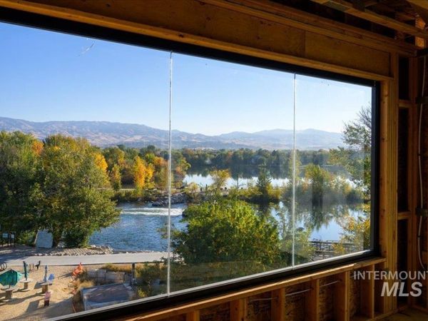 376 E Palapa Lane, Garden City, ID 83714