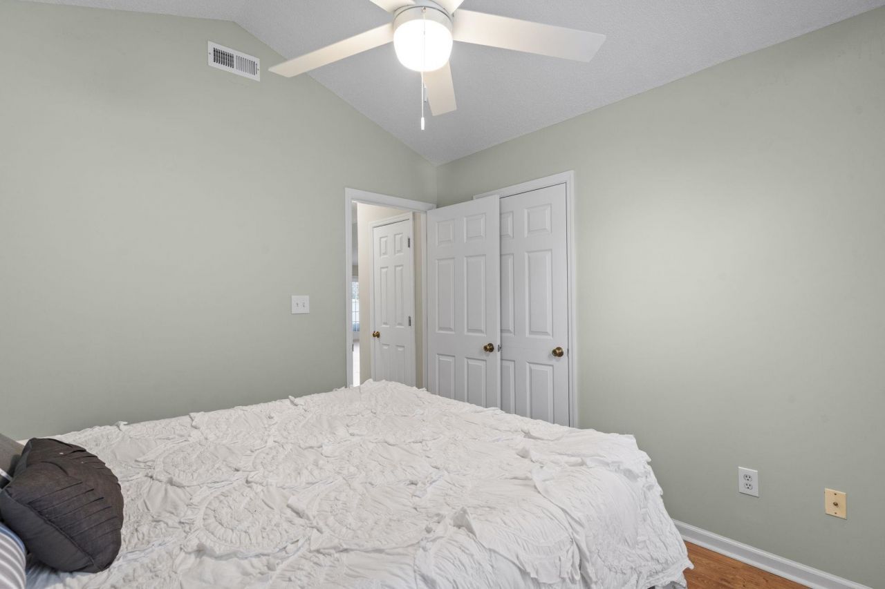 9607 Kings Grant Dr. Photo 13