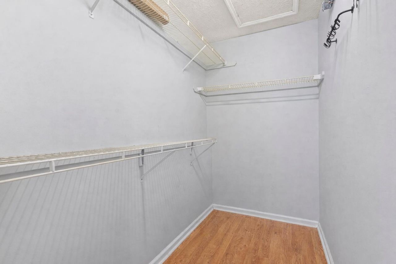 9607 Kings Grant Dr. Photo 17