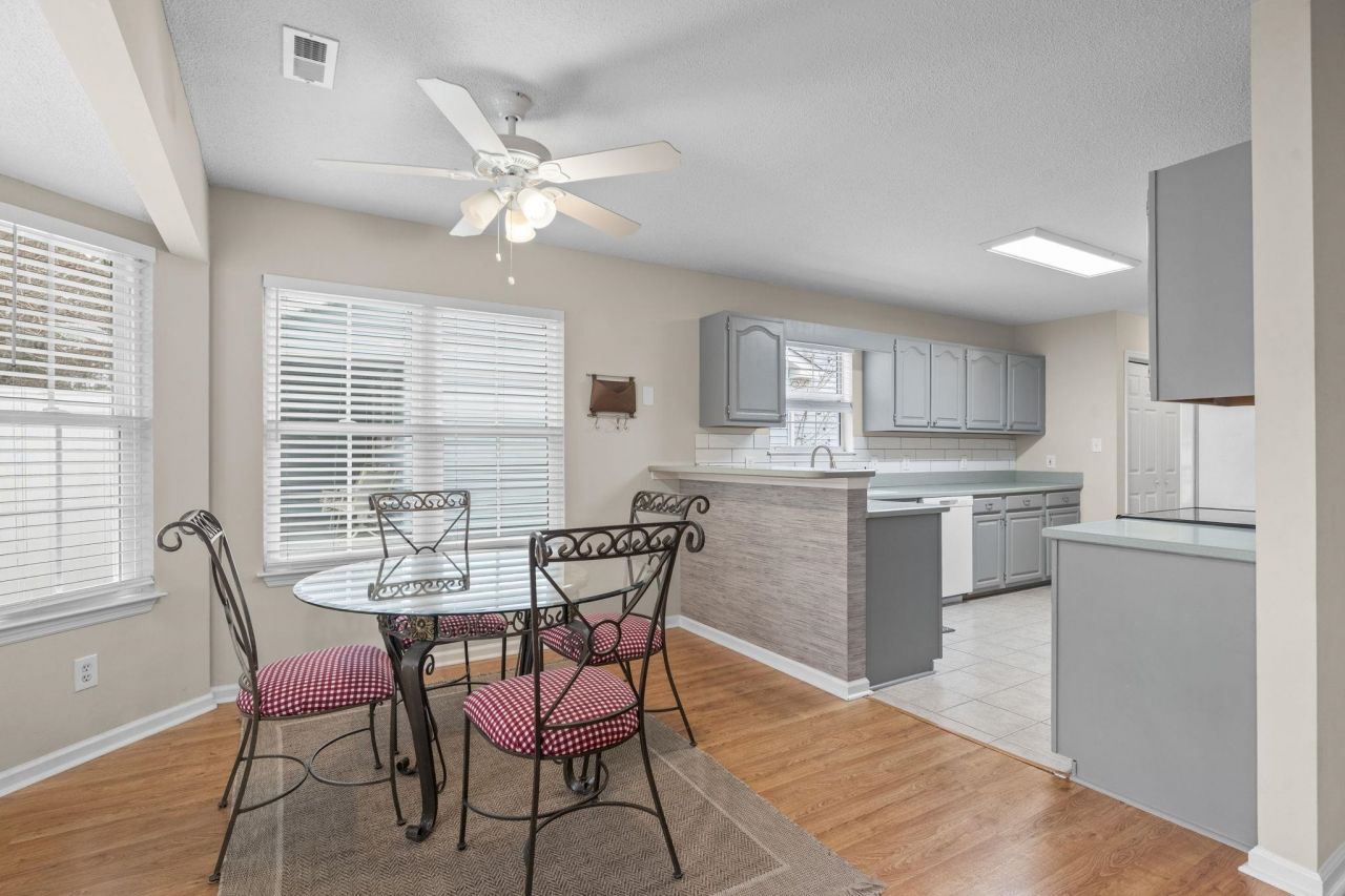 9607 Kings Grant Dr. Photo 28